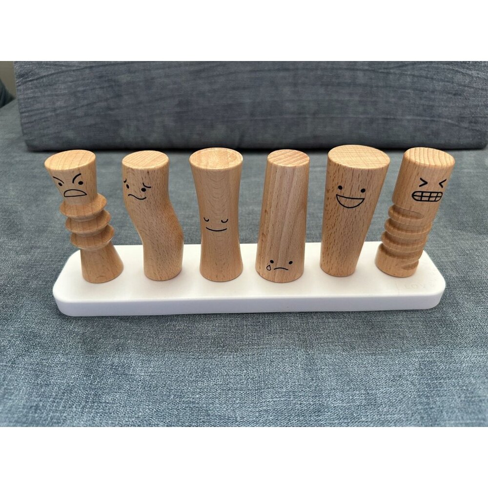 Lovevery Emotions Peg People